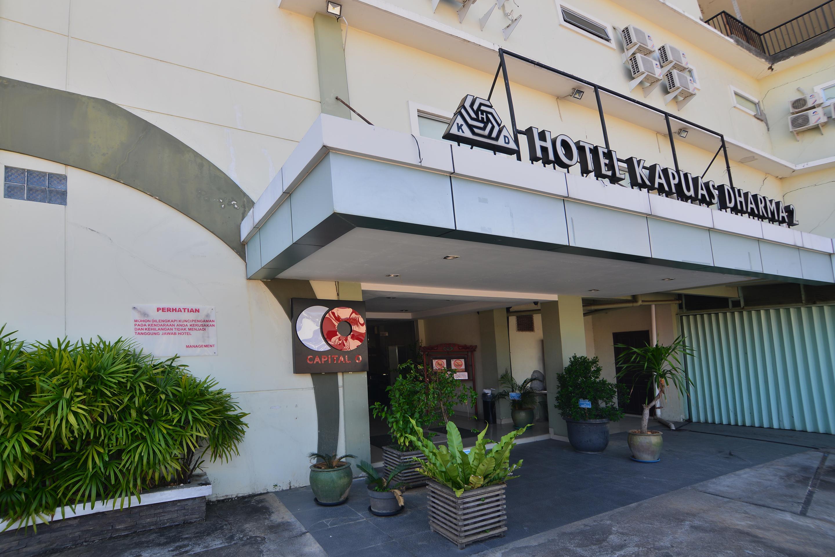 Kapuas Palace Hotel Pontianak Exterior photo