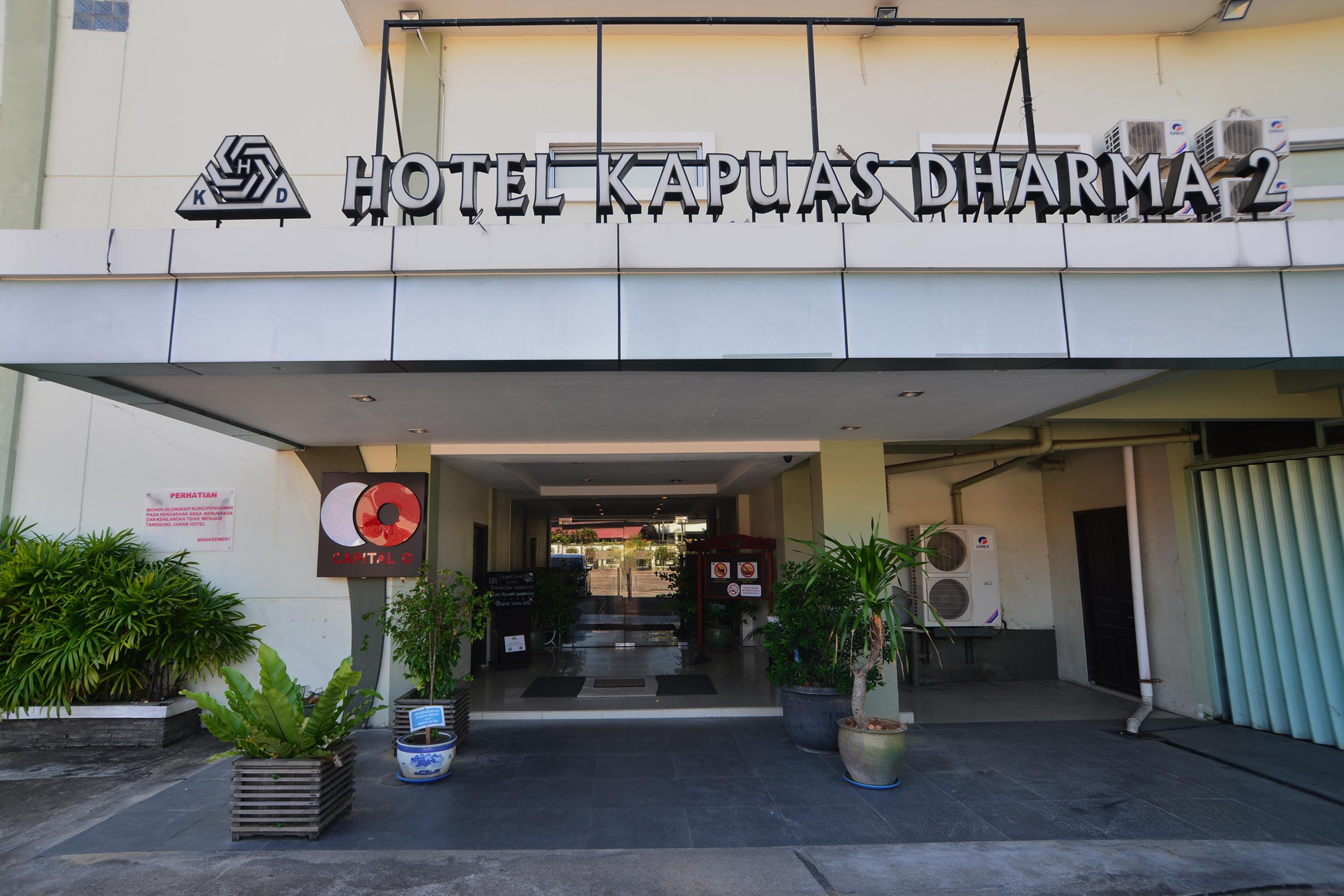 Kapuas Palace Hotel Pontianak Exterior photo