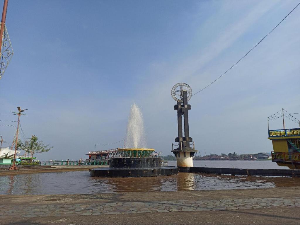 Kapuas Palace Hotel Pontianak Exterior photo