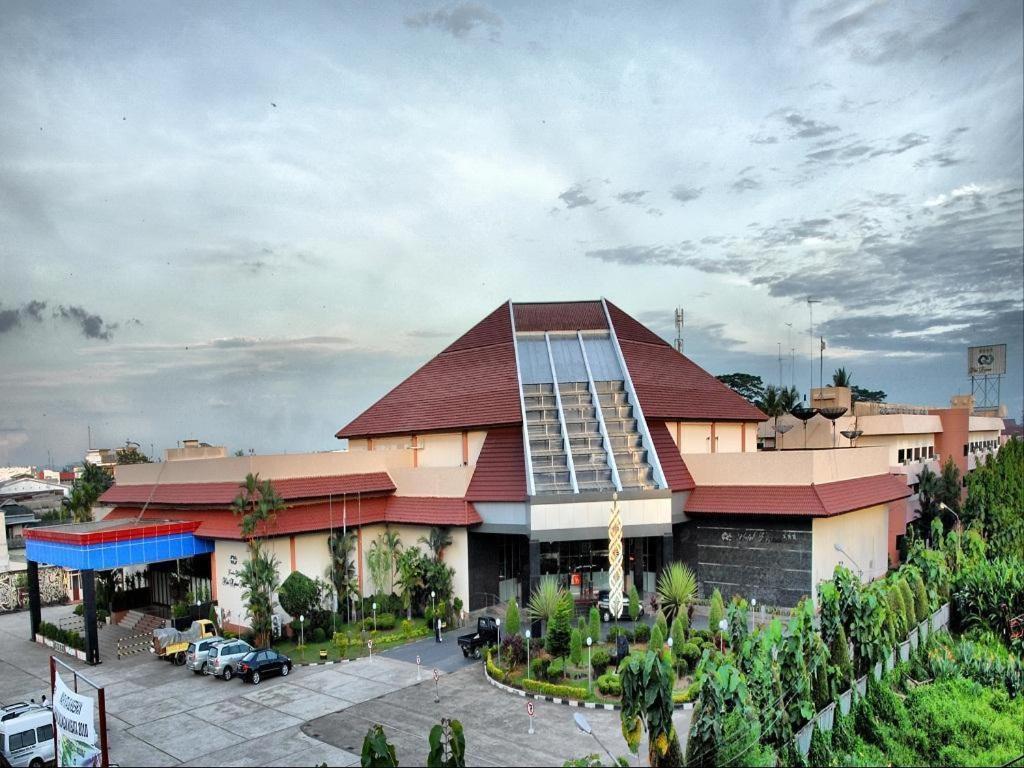 Kapuas Palace Hotel Pontianak Exterior photo