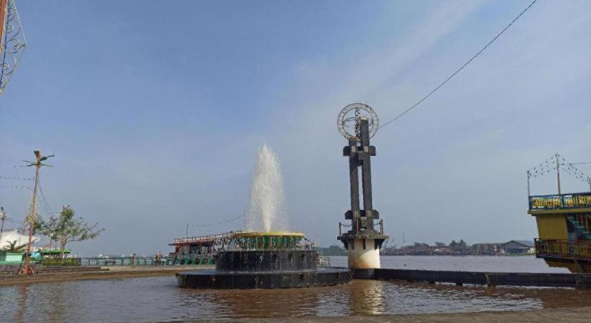 Kapuas Palace Hotel Pontianak Exterior photo