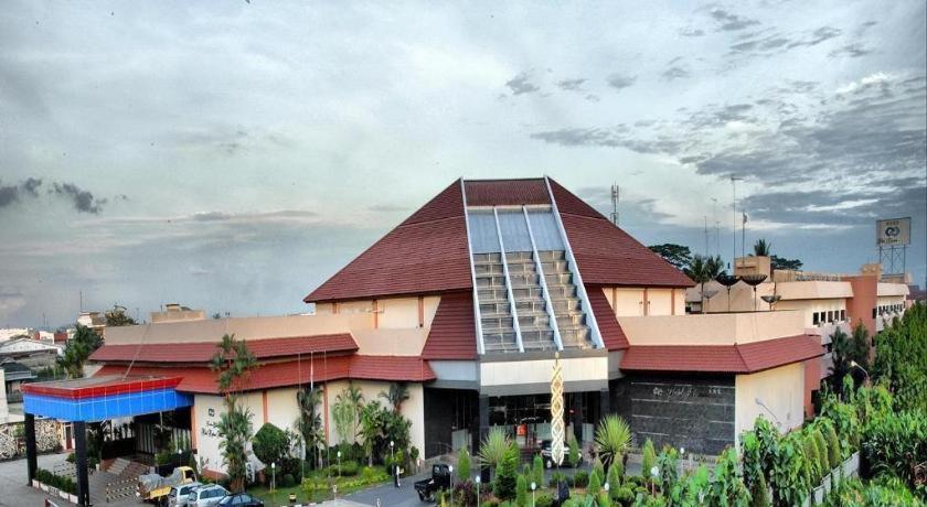 Kapuas Palace Hotel Pontianak Exterior photo