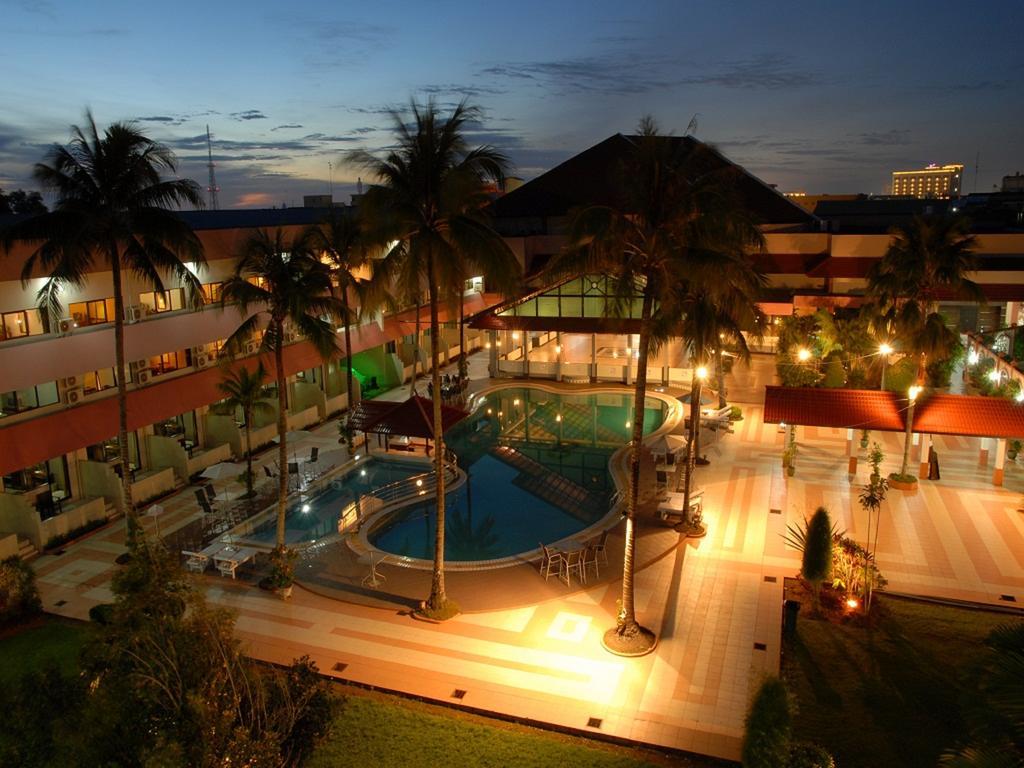 Kapuas Palace Hotel Pontianak Exterior photo